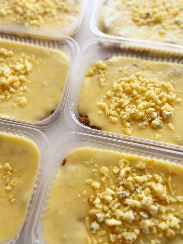 Escondidinho de carne (130g), purê de aipim aos três queijos (220g) - prato sem glúten