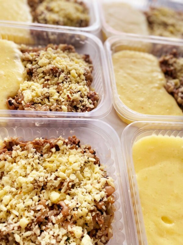 Baião de dois com carne do sol e coalho (200g), purê de aipim (150g) - prato sem glúten