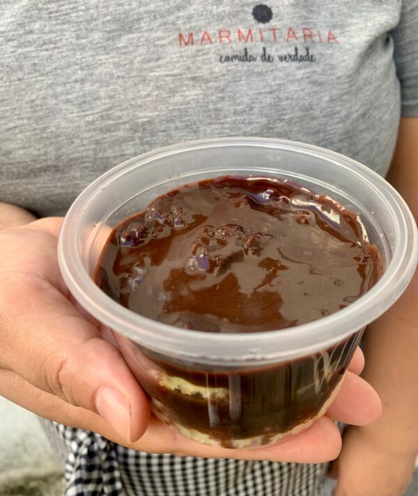 Bolo de laranja com brigadeiro de panela - sem glúten/zero lactose (aprox. 180g)
