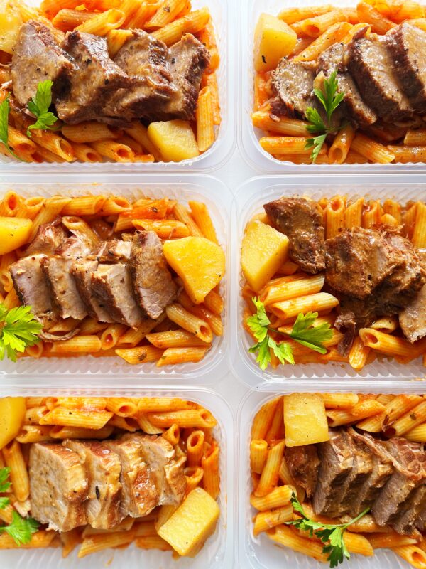 Lombo bovino na pressão com batatinha (150g), macarrão (200g) - prato sem glúten/lactose