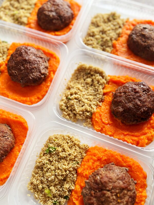 LOWCARB - Polpetone de carne (100g), purê de abóbora (140g), quinoa (60g) - prato sem glúten