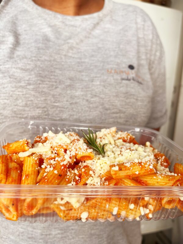 Acompanhamento: macarrão sem glúten ao tomate e parmesão (260g)