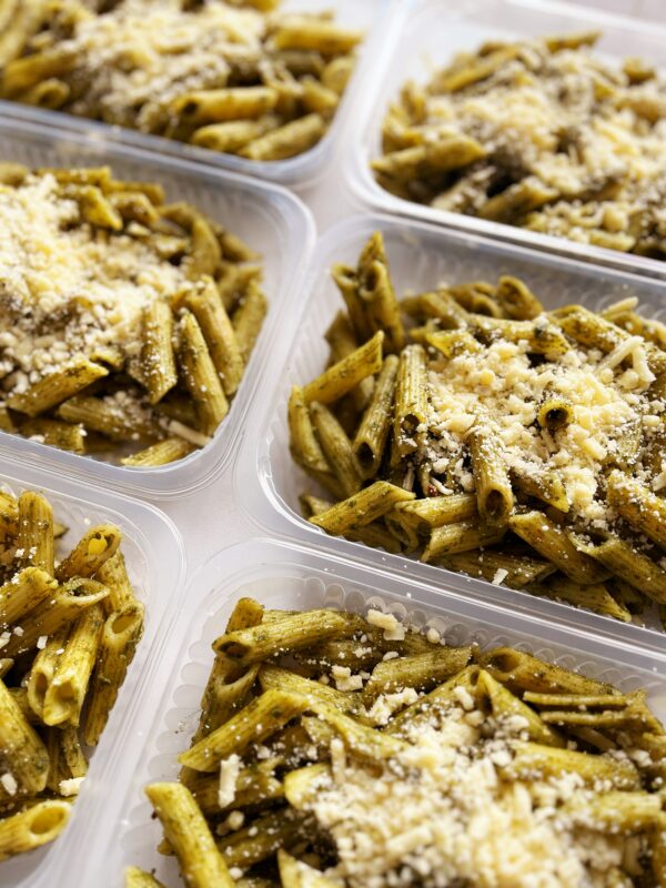 Porção - massa ao pesto com tomate e parmesão (260g)