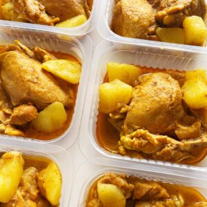 Porção – sobrecoxa ensopada com batatinha (250g)
