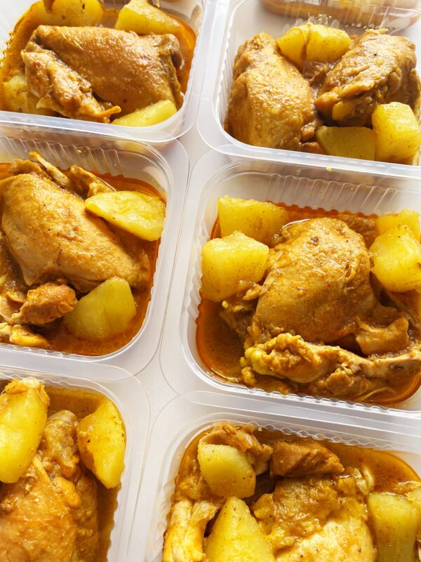 Porção - sobrecoxa ensopada com batatinha (250g)