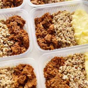 Carne de panela (120g), purê de batata (80g), mix de grãos (100g) – prato sem glúten