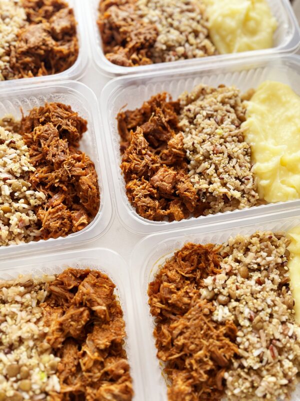 Carne de panela (120g), purê de batata (80g), mix de grãos (100g) - prato sem glúten
