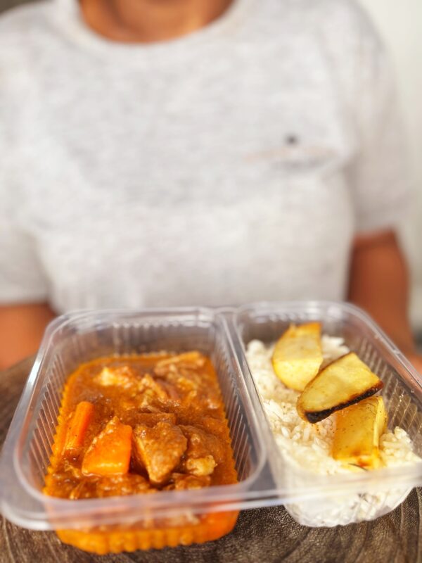 Batata doce rústica, arroz (200g), lombo de panela com cenoura (150g) - prato sem glúten/lactose