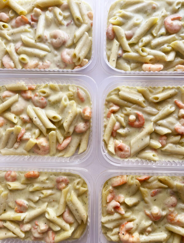 Massa cremosa ao pesto com camarões - prato sem glúten (350g)
