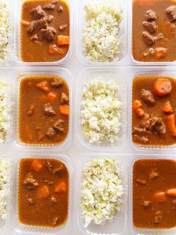 Ensopado de carne com cenoura (250g), arroz com brócolis (100g) - prato sem glúten/lactose
