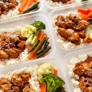 Frango ao teriyaki artesanal (120g), legumes (80g), arroz branco (150g) – prato sem glúten/lactose