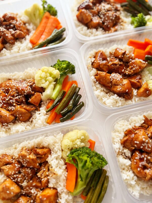 Frango ao teriyaki artesanal (120g), legumes (80g), arroz branco (150g) - prato sem glúten/lactose