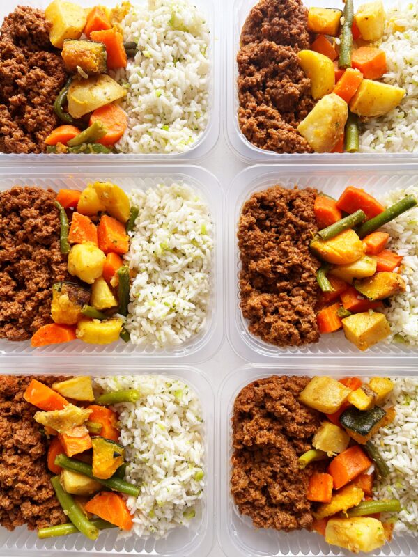Carne moída (120g), legumes (80g), arroz com brócolis (100g) - prato sem glúten/lactose