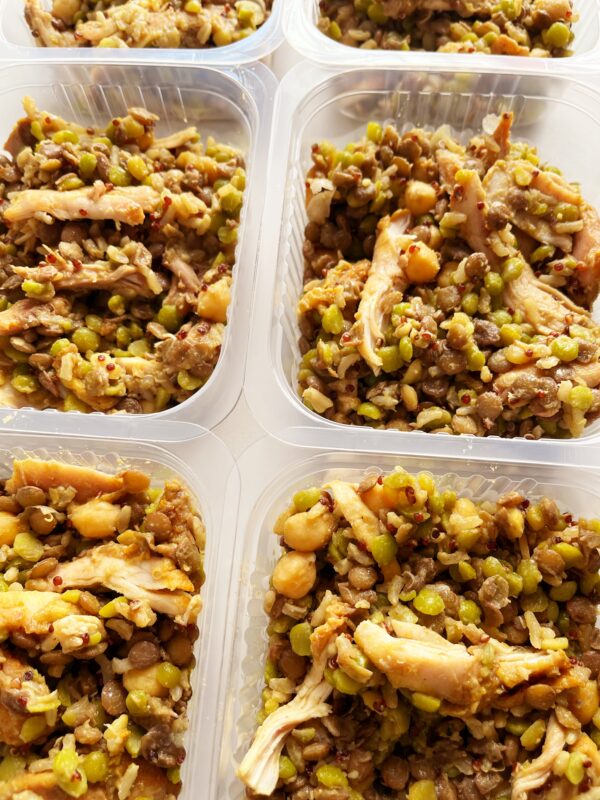 POCKET - salada de grãos com sobrecoxa assada (em lascas) - prato sem glúten (200g)