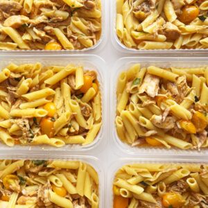 Massa Primavera: com frango, tomate cereja amarelo e manjericão fresco – prato sem glúten/lactose (350g)