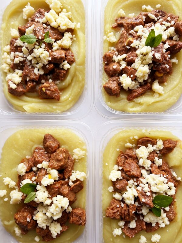 Carne de panela com milho e queijo (130g), purê de batata doce (230g) - prato sem glúten