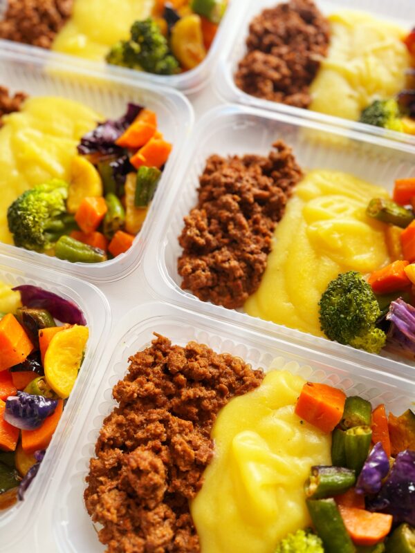 Carne moída (120g), purê de mandioquinha (150g), legumes (80g) - prato sem glúten/lactose
