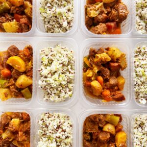 Carne de panela com legumes e defumados (200g), arroz funcional (150) – prato sem glúten/lactose