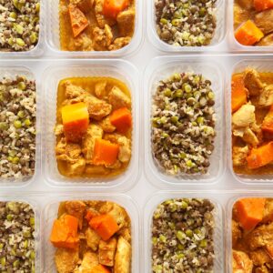 Frango FIT de panela com abóbora (200g), mix de grãos (100g) – prato sem glúten/lactose