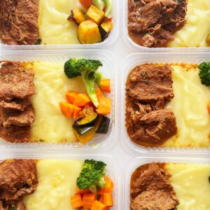 Filé especial na pressão (120g), purê de batatas (150g), legumes (80g) – prato sem glúten/lactose