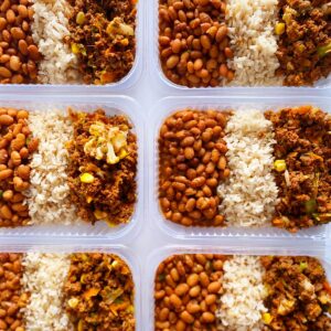 Carne moída legumuda (120g), feijão carioca (150g), arroz integral (80g) – prato sem glúten/lactose