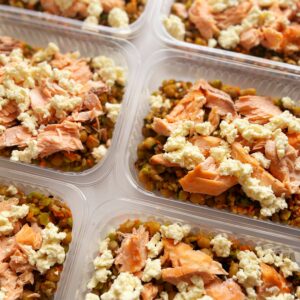 VALOR DO KIT NO FDS DA BLACK 🗣️⚠️Salada de couscous marroquino, grãos, salmão e mussarela (300g)