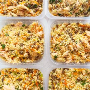 POCKET – salada de couscous marroquino com salmão, cenoura e lentilha (200g)