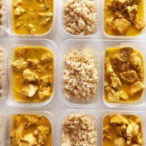 Frango marroquino com grão de bico (220g), arroz integral (130g) – prato sem glúten/lactose (apimentado 🌶️)