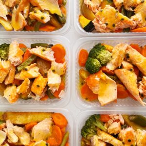 APENAS 24H NO VALOR DO KIT! 🗣️⚠️ LOWCARB – Salmão ao molho de maracujá (130g), legumes assados (170g) – prato sem glúten/lactose