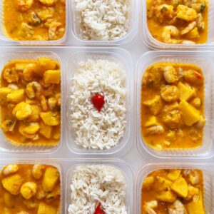 Moqueca de camarão e banana da terra (200g), arroz branco (150g) – prato sem glúten/lactose