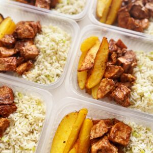 Filé suíno ao barbecue (120g), batata rústica (80g), arroz com brócolis (100g) – prato sem glúten/lactose