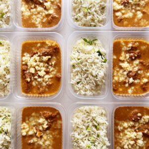 Carne cremosa ao provolone (200g), arroz com brócolis (150g) – prato sem glúten