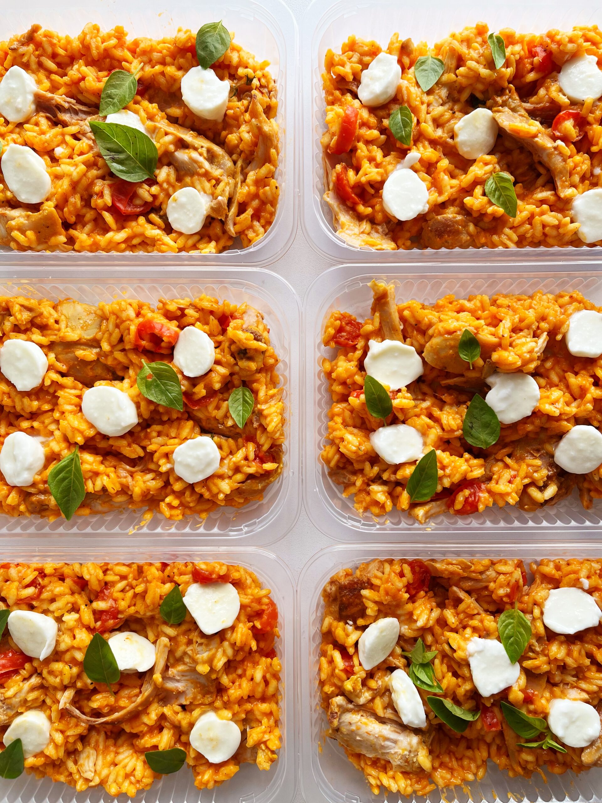 Risoto Viareggio: com frango, mussarela de búfala, manjericão fresco e tomate - prato sem glúten (350g)