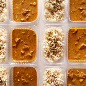 Strogonoff fit de carne com milho (200g), arroz com sementes (150g) – prato sem glúten