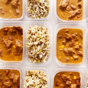 Strogonoff fit de carne com milho (200g), arroz multigraos (150g) – prato sem glúten