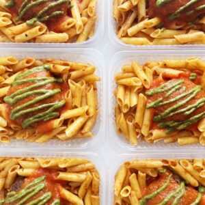 Polpetone ao sugo e pesto (140g), macarrão sem glúten (200g) – prato sem glúten