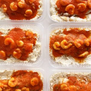 Filé de tilápia ao molho de camarão (150g), arroz à piamontese (200g) – prato sem glúten