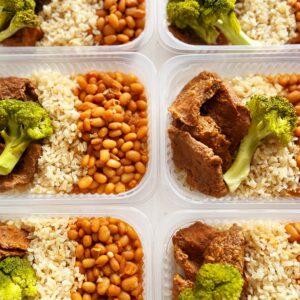 Filé especial na pressão com brócolis (120g), feijão carioca (150g), arroz integral (80g) – prato sem glúten/lactose