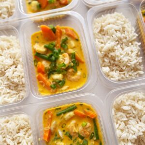 Camarão tailandês com vagem e cenoura (200g), arroz branco (150g) – prato sem glúten/lactose