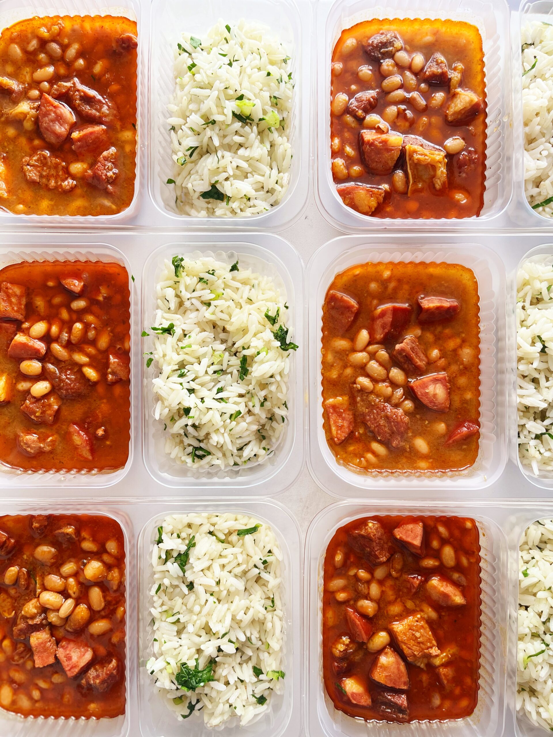 Feijoada (com feijão carioca, 220g), arroz com couve (130g) - prato sem glúten/lactose