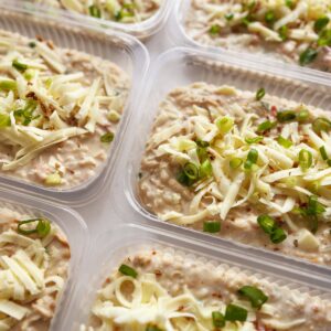 Arroz Cremoso Outback: com frango, bacon, legumes, mussarela e alho frito – prato sem glúten (350g)