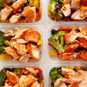 MEGA FIT! Salada de legumes e salmão – sem glúten/lactose (300g)