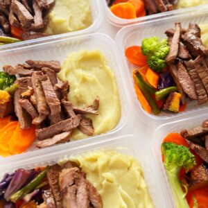 Filé especial grelhado (100g), legumes (80g), purê de batata doce (150g) – prato sem glúten/lactose