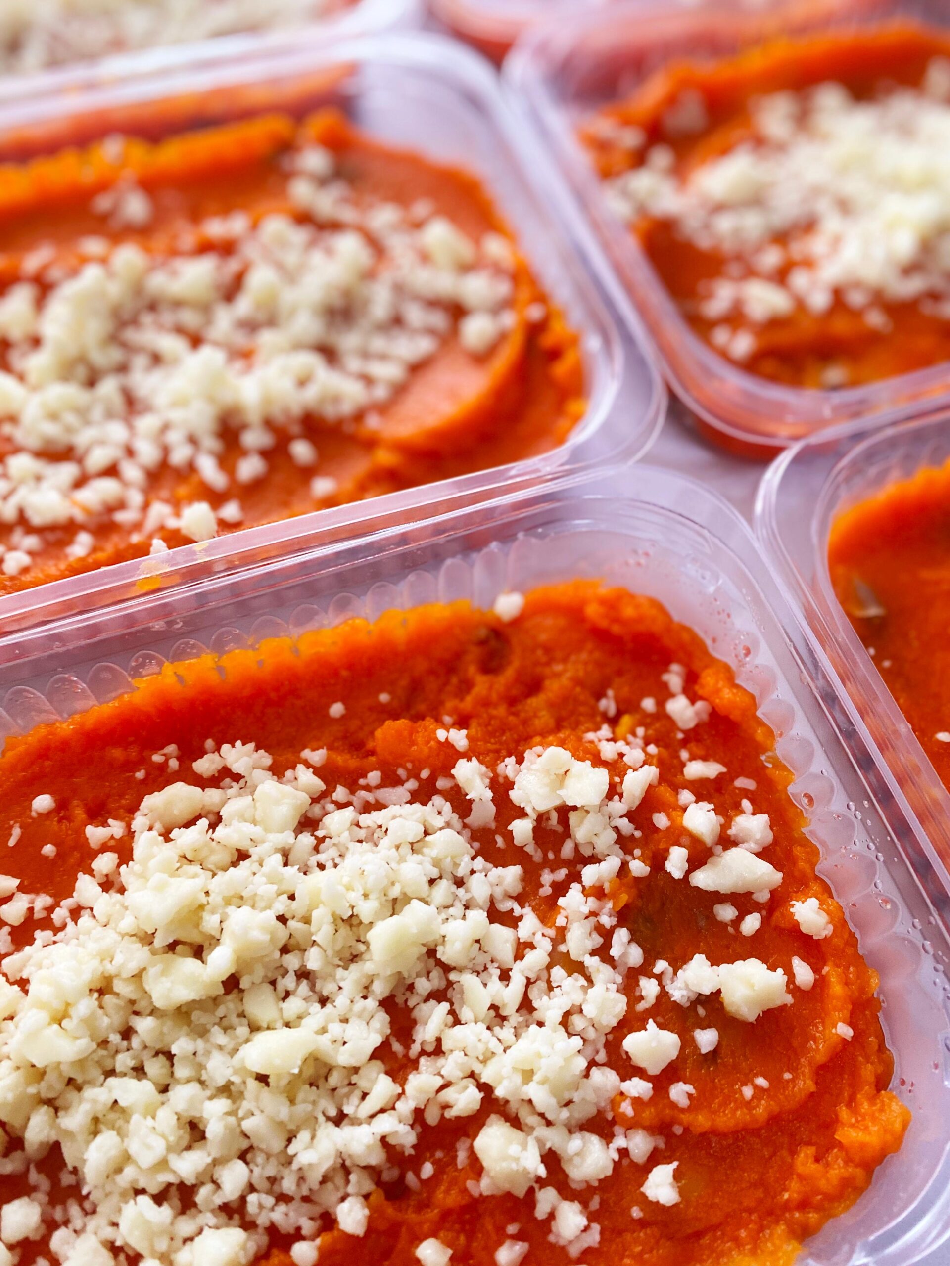 Escondidinho de carne do sol acebolada (135g) com abóbora e queijo minas (215g) - prato sem glúten