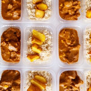 Batata rústica, arroz branco (150g), strogonoff de carne com milho (200g) – prato sem glúten