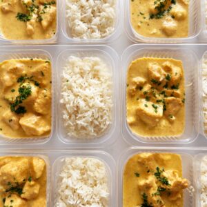 Frango ao creme de queijo minas (200g), arroz branco (150g) – prato sem glúten