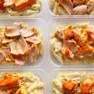 24H NO VALOR DO KIT 🤩 Salmão ao forno (90g), massa al limone (260g) – prato sem glúten