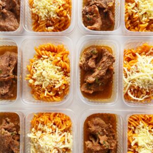 Filé especial de panela (150g), macarrão sem glúten ao parmesão (200g) – prato sem glúten