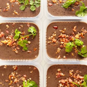 Sopa de feijão com bacon e coentro – aprox. 400ml