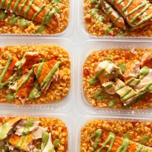 Salmão ao pesto (100g), risoto três tomates (250g) – prato sem glúten